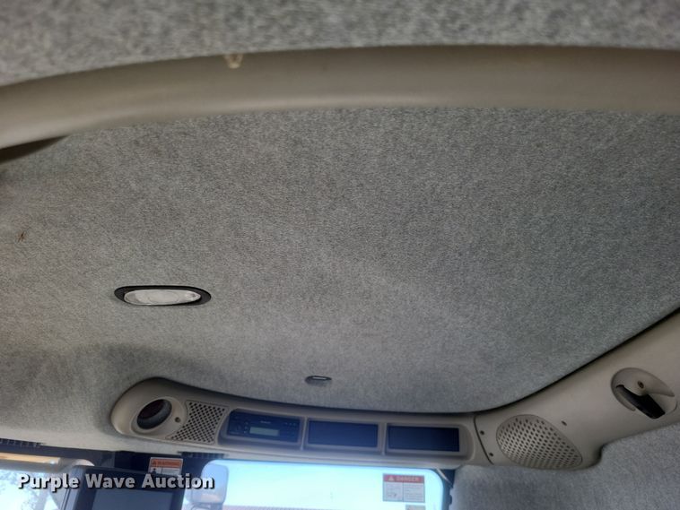 image for item DO4716 2008 New Holland CR9060  combine