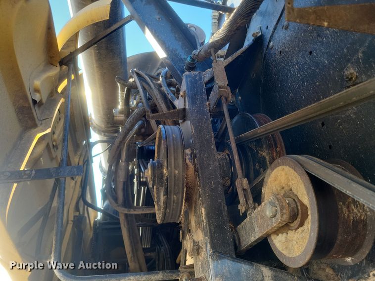 image for item DO4716 2008 New Holland CR9060  combine