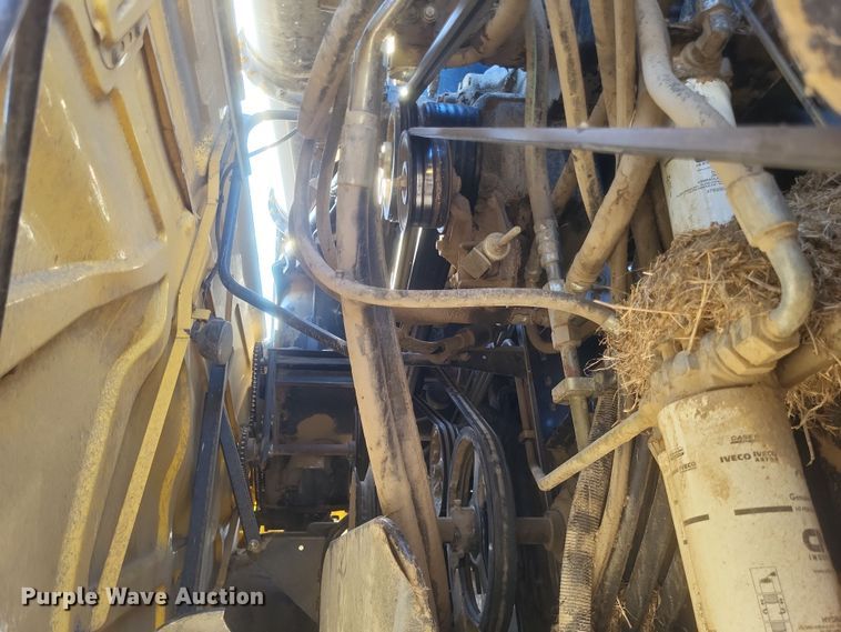 image for item DO4716 2008 New Holland CR9060  combine