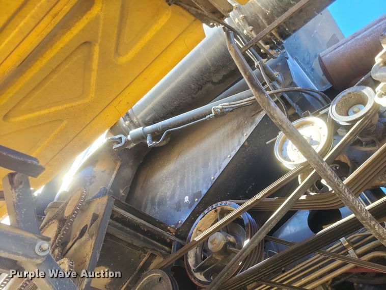 image for item DO4716 2008 New Holland CR9060  combine