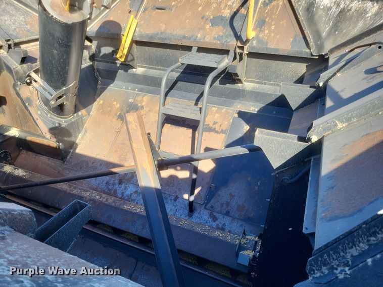 image for item DO4716 2008 New Holland CR9060  combine