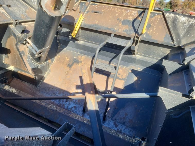 image for item DO4716 2008 New Holland CR9060  combine