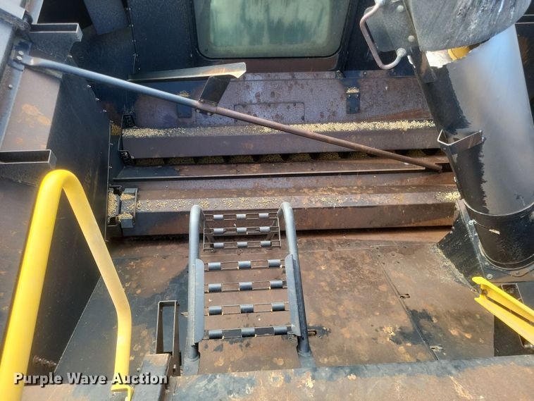 image for item DO4716 2008 New Holland CR9060  combine