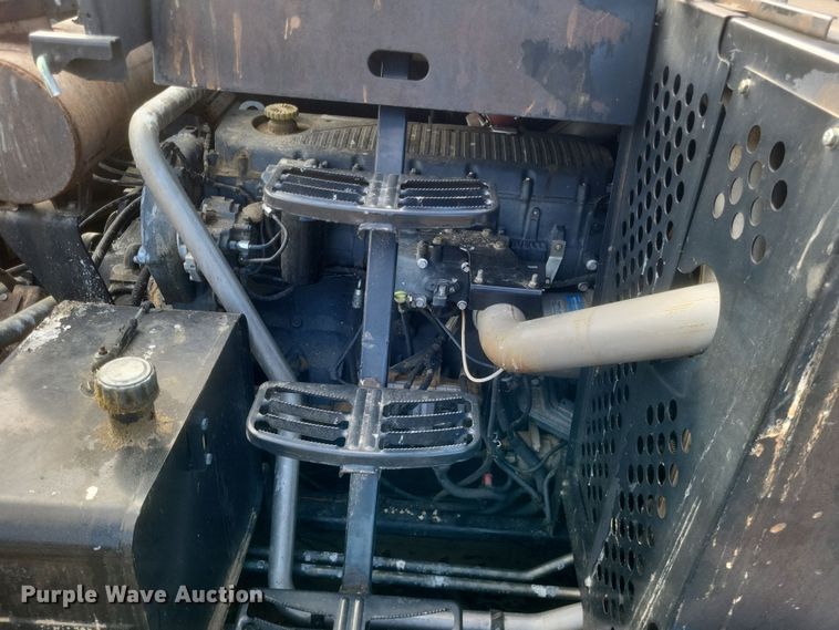 image for item DO4716 2008 New Holland CR9060  combine