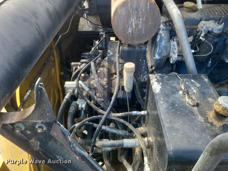 image for item DO4716 2008 New Holland CR9060  combine