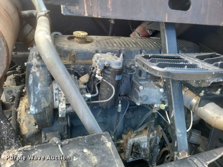 image for item DO4716 2008 New Holland CR9060  combine