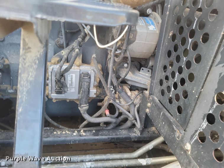 image for item DO4716 2008 New Holland CR9060  combine