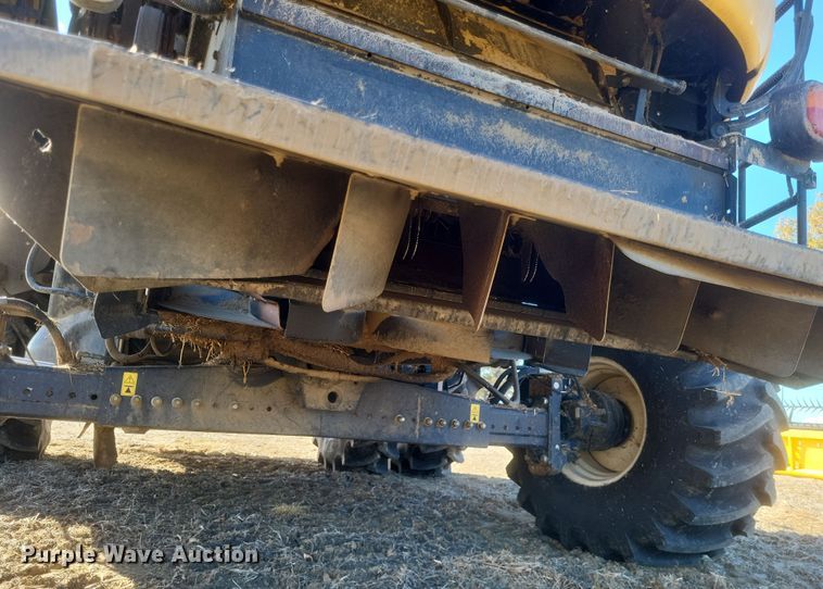 image for item DO4716 2008 New Holland CR9060  combine