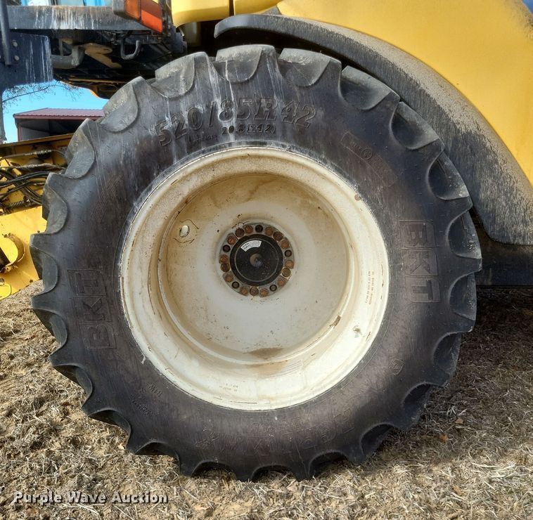 image for item DO4716 2008 New Holland CR9060  combine