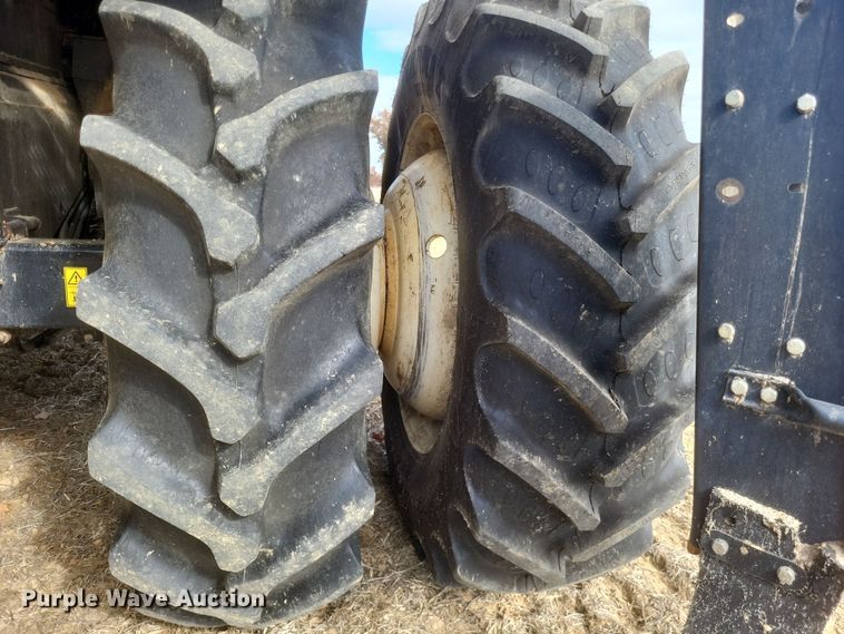 image for item DO4716 2008 New Holland CR9060  combine