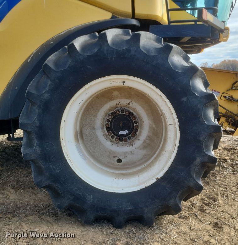 image for item DO4716 2008 New Holland CR9060  combine