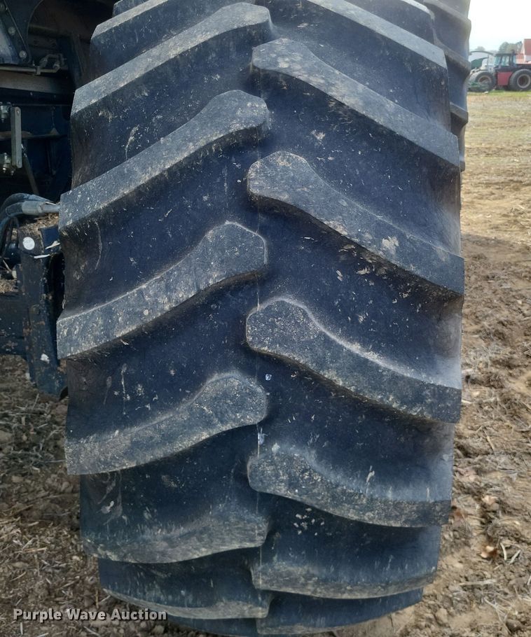 image for item DO4716 2008 New Holland CR9060  combine