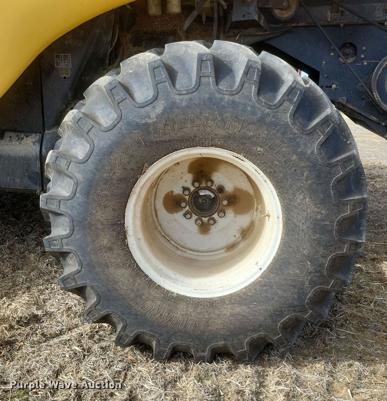 image for item DO4716 2008 New Holland CR9060  combine