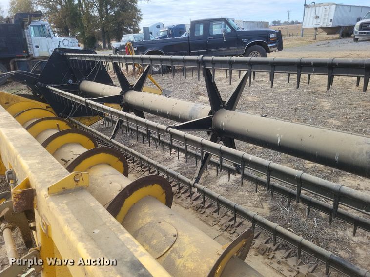 image for item DO4717 2006 New Holland 74C  flex head