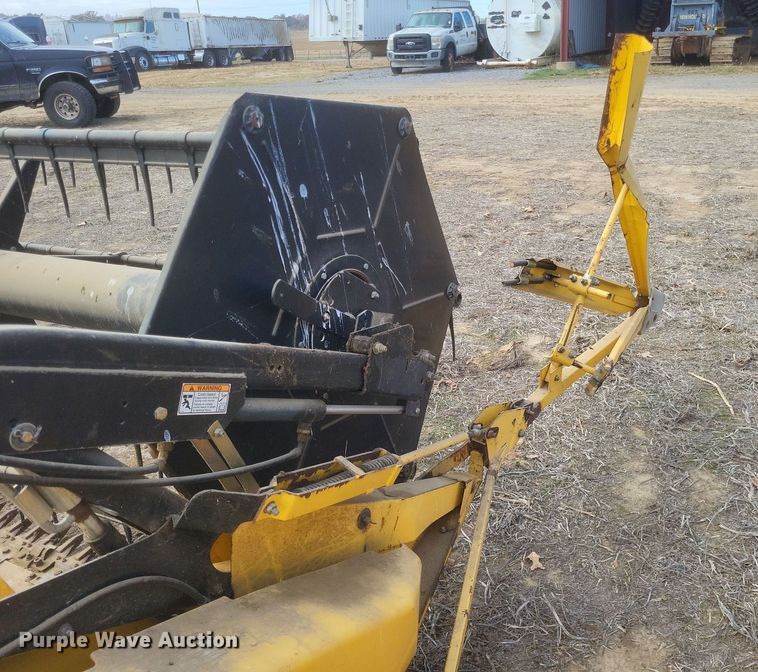 image for item DO4717 2006 New Holland 74C  flex head