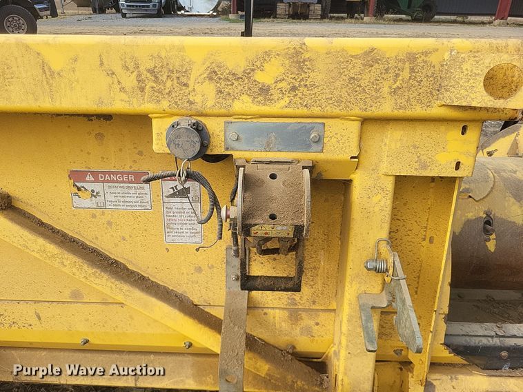 image for item DO4717 2006 New Holland 74C  flex head