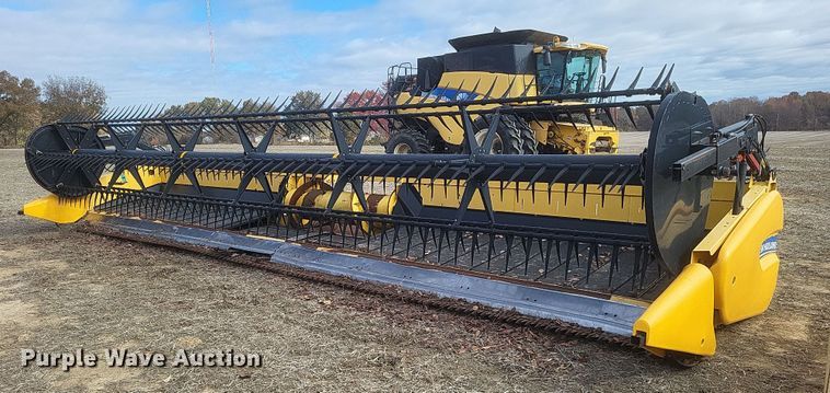 image for item DO4718 2015 New Holland 880CF-30 Super Flex  draper head