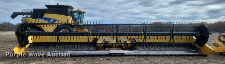 image for item DO4718 2015 New Holland 880CF-30 Super Flex  draper head