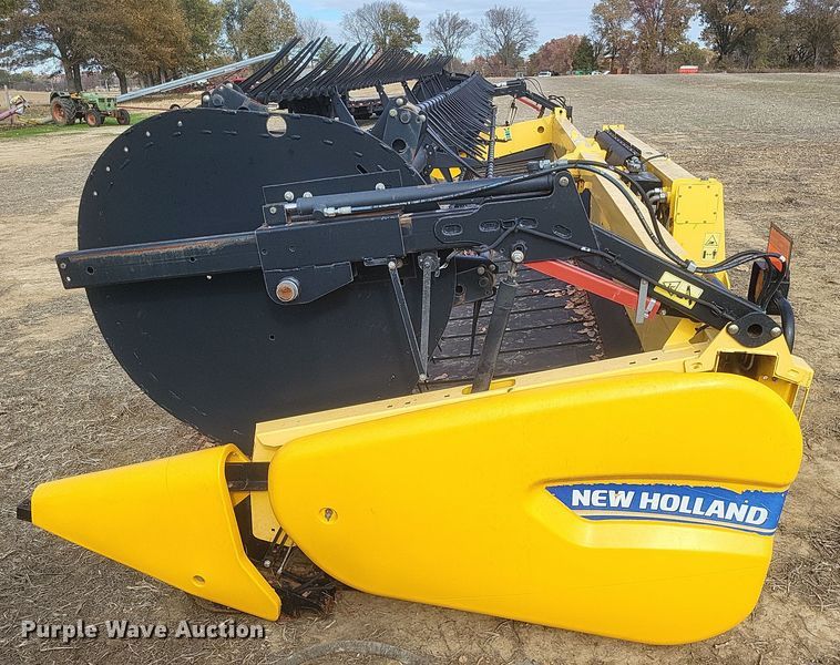 image for item DO4718 2015 New Holland 880CF-30 Super Flex  draper head