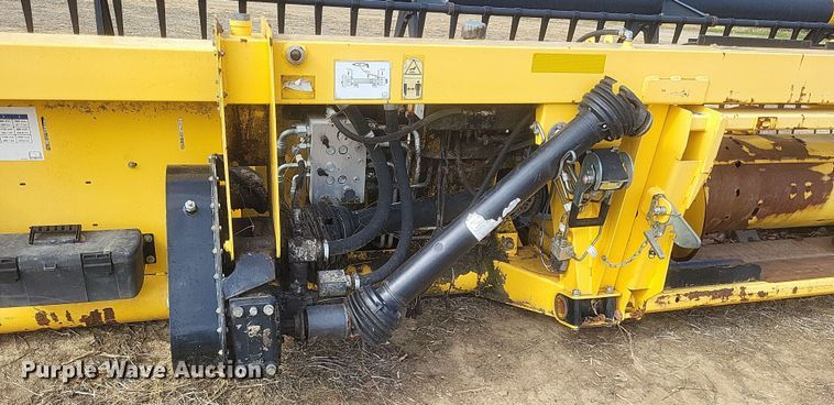 image for item DO4718 2015 New Holland 880CF-30 Super Flex  draper head