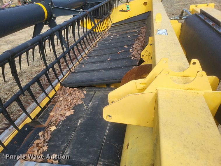 image for item DO4718 2015 New Holland 880CF-30 Super Flex  draper head