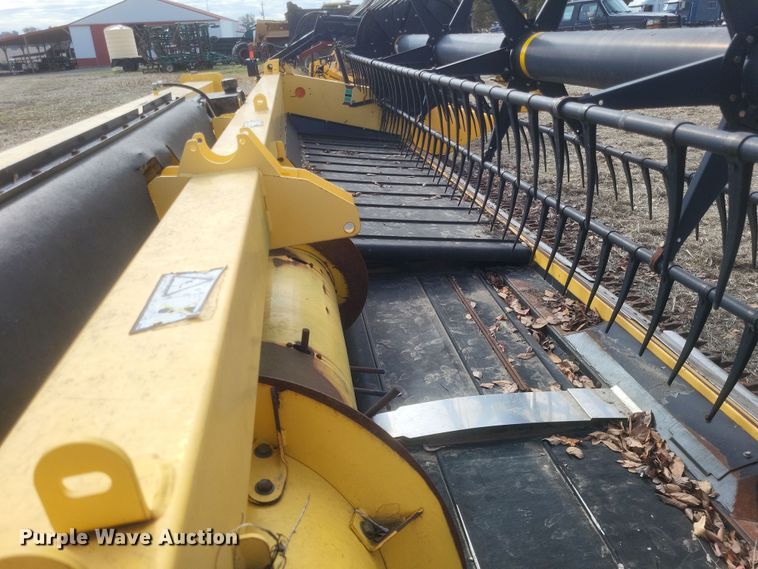 image for item DO4718 2015 New Holland 880CF-30 Super Flex  draper head