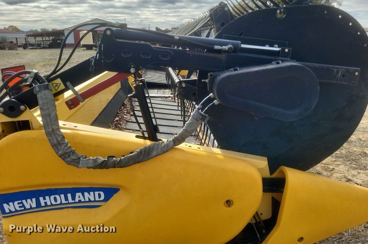 image for item DO4718 2015 New Holland 880CF-30 Super Flex  draper head