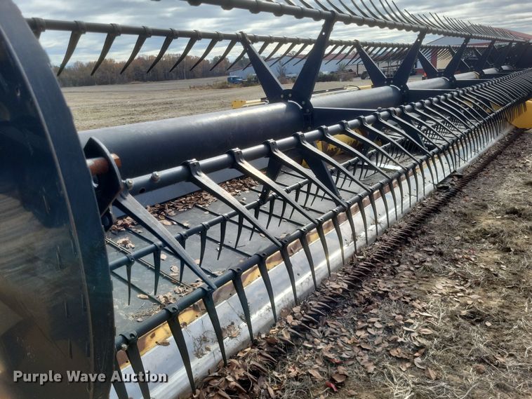 image for item DO4718 2015 New Holland 880CF-30 Super Flex  draper head