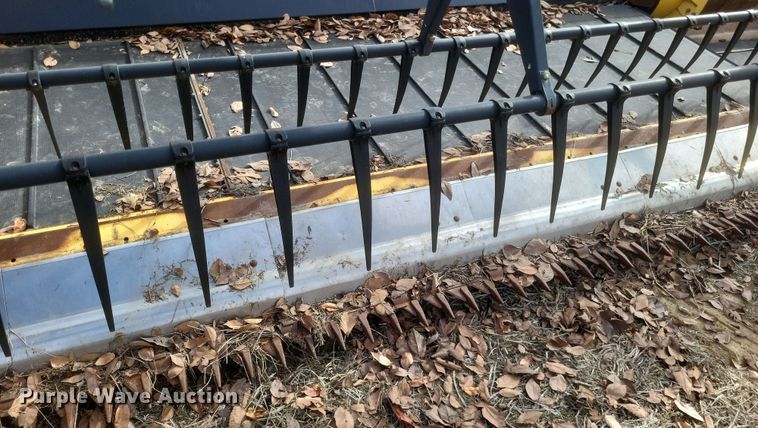 image for item DO4718 2015 New Holland 880CF-30 Super Flex  draper head