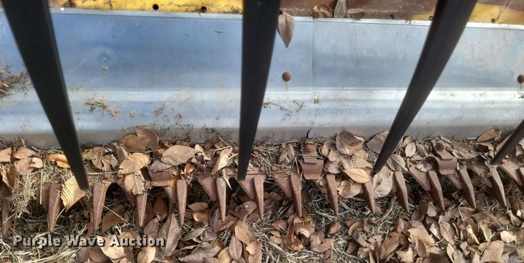 image for item DO4718 2015 New Holland 880CF-30 Super Flex  draper head