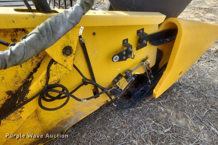 image for item DO4718 2015 New Holland 880CF-30 Super Flex  draper head