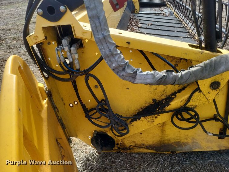 image for item DO4718 2015 New Holland 880CF-30 Super Flex  draper head