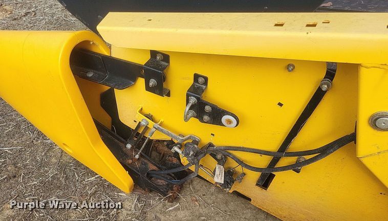 image for item DO4718 2015 New Holland 880CF-30 Super Flex  draper head