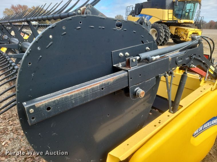 image for item DO4718 2015 New Holland 880CF-30 Super Flex  draper head