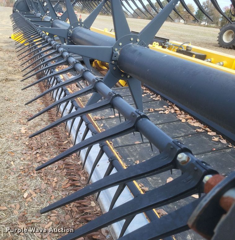 image for item DO4718 2015 New Holland 880CF-30 Super Flex  draper head