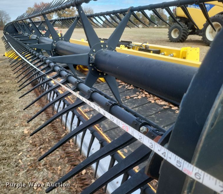 image for item DO4718 2015 New Holland 880CF-30 Super Flex  draper head