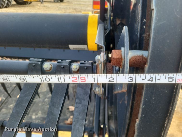 image for item DO4718 2015 New Holland 880CF-30 Super Flex  draper head