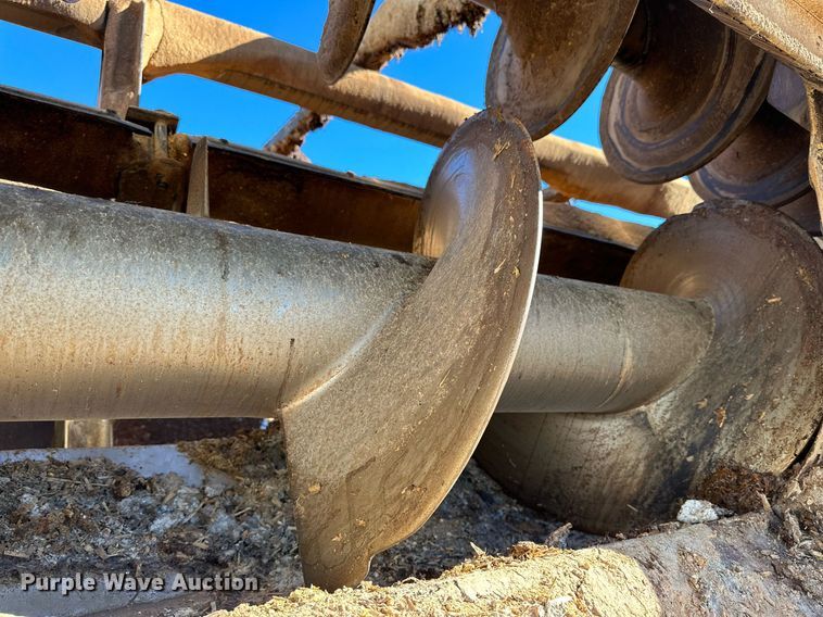 image for item DQ1542 1995 International 4900  feed mixer truck