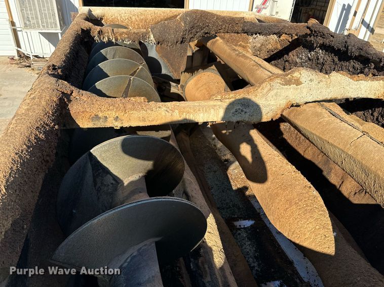 image for item DQ1542 1995 International 4900  feed mixer truck