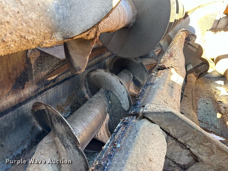 image for item DQ1542 1995 International 4900  feed mixer truck