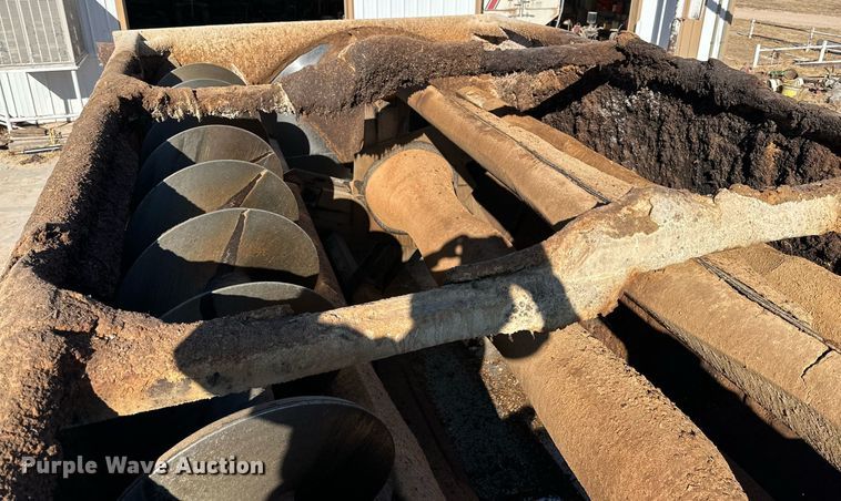 image for item DQ1542 1995 International 4900  feed mixer truck