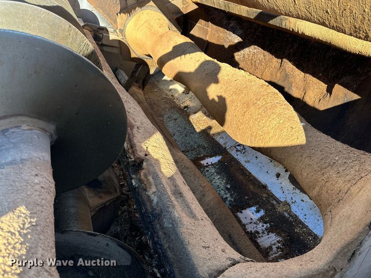 image for item DQ1542 1995 International 4900  feed mixer truck