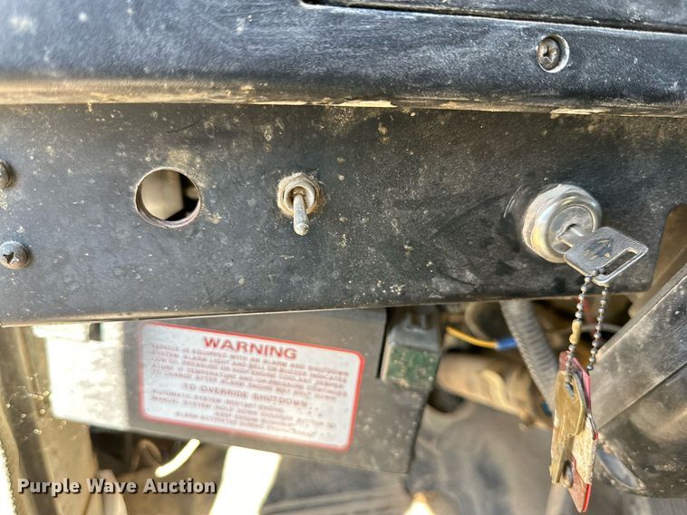 image for item DQ1542 1995 International 4900  feed mixer truck