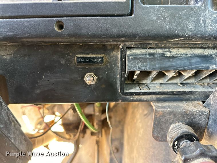 image for item DQ1542 1995 International 4900  feed mixer truck