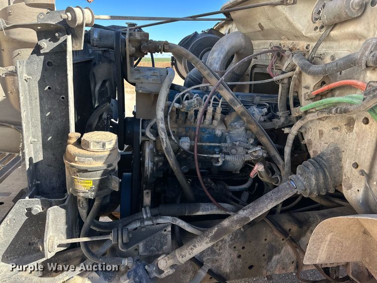 image for item DQ1542 1995 International 4900  feed mixer truck