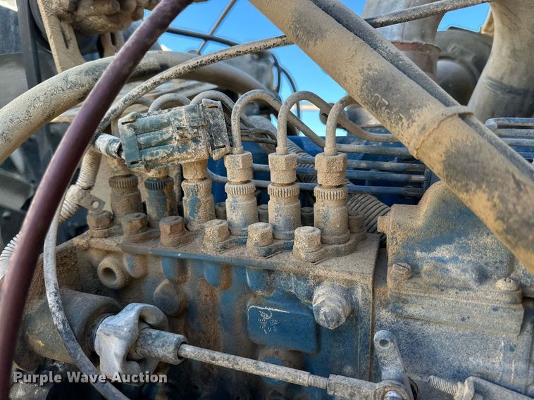 image for item DQ1542 1995 International 4900  feed mixer truck