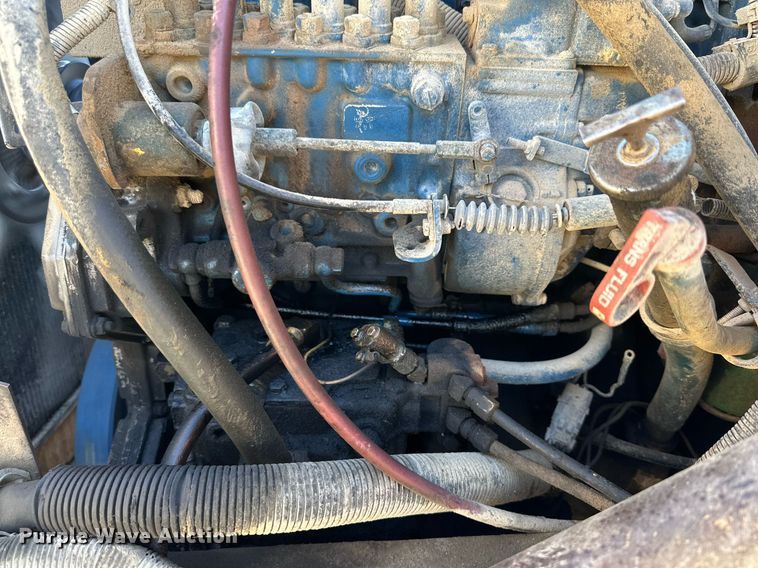 image for item DQ1542 1995 International 4900  feed mixer truck