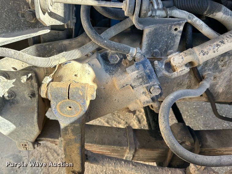 image for item DQ1542 1995 International 4900  feed mixer truck