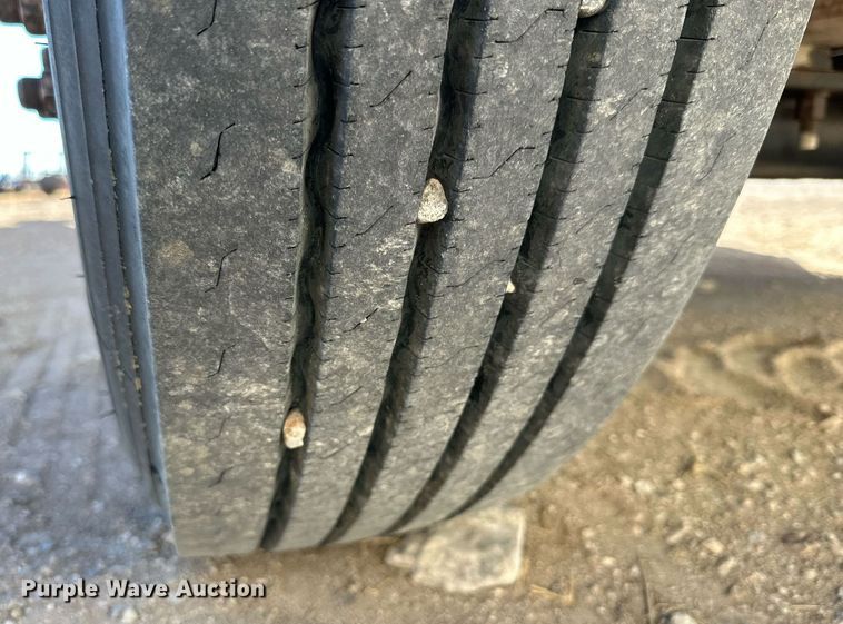 image for item DQ1542 1995 International 4900  feed mixer truck