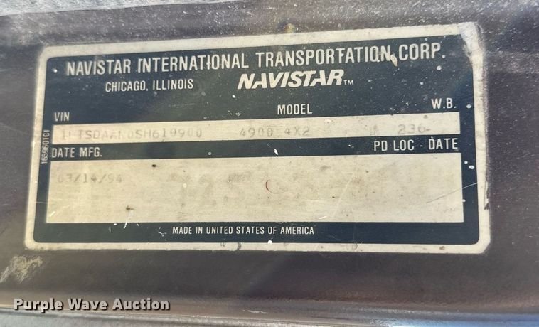 image for item DQ1542 1995 International 4900  feed mixer truck